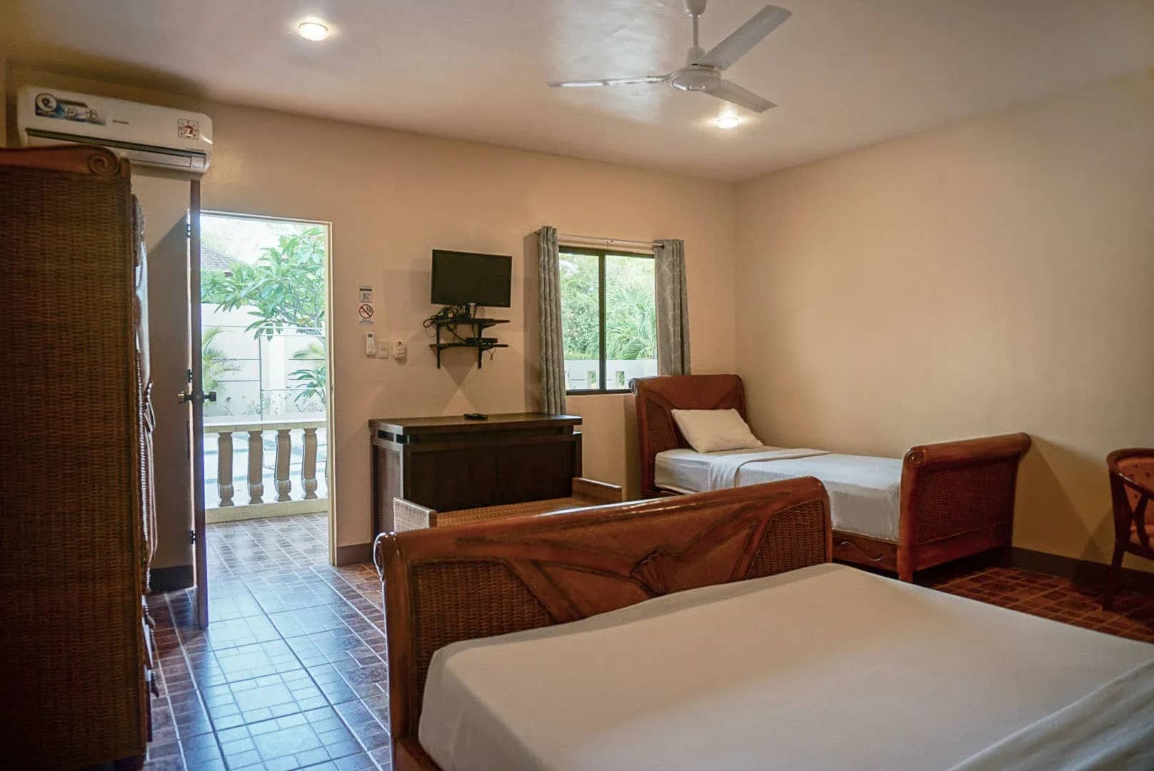 Deluxe Family Room - image