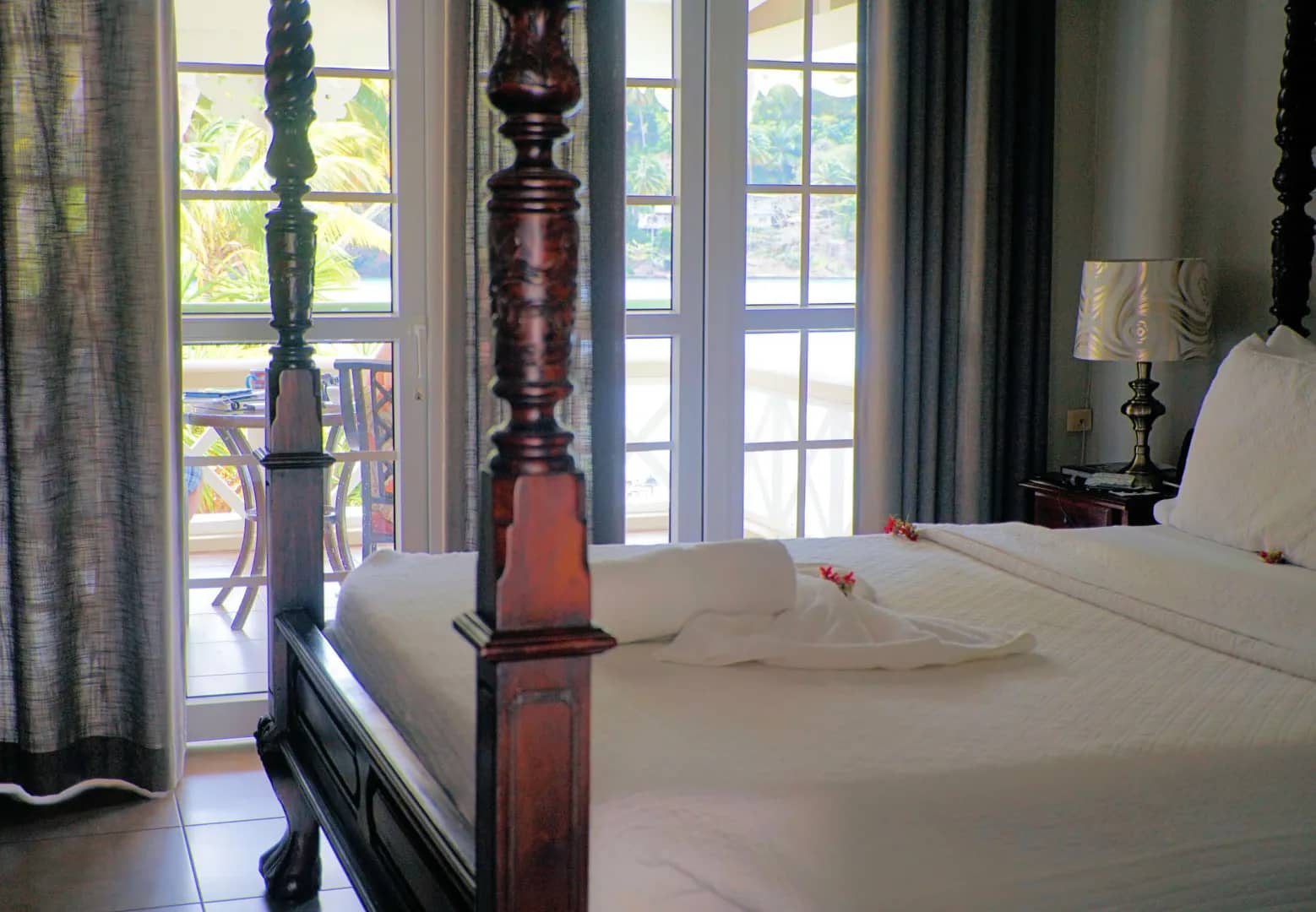 Deluxe Beachfront Studio - image