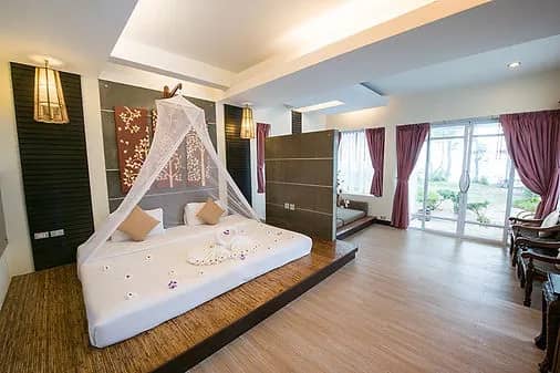 Beachfront Villa - image