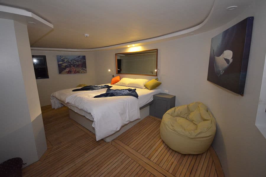 Master Main Deck - image