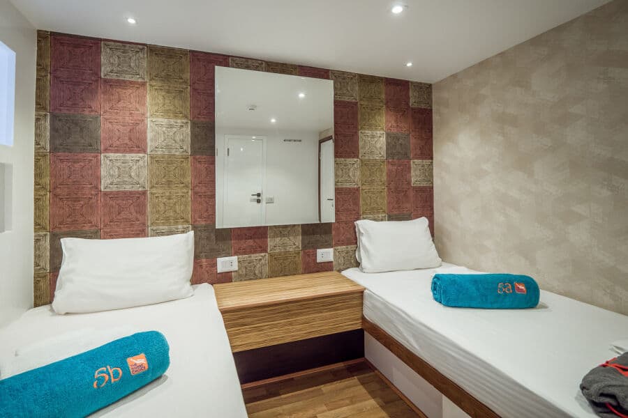 Twin Lower Deck - image