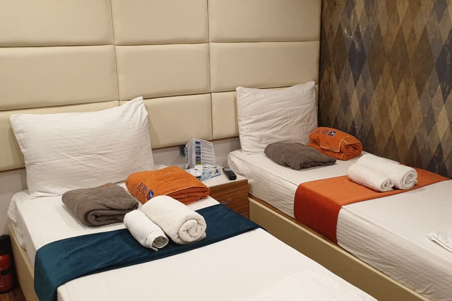 Twin Main Deck - image