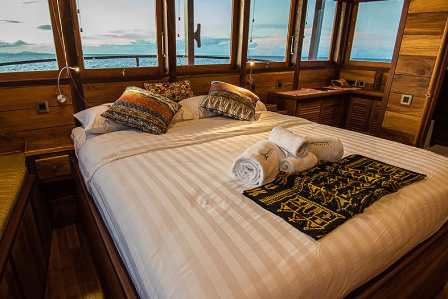 Master Upper Deck - image