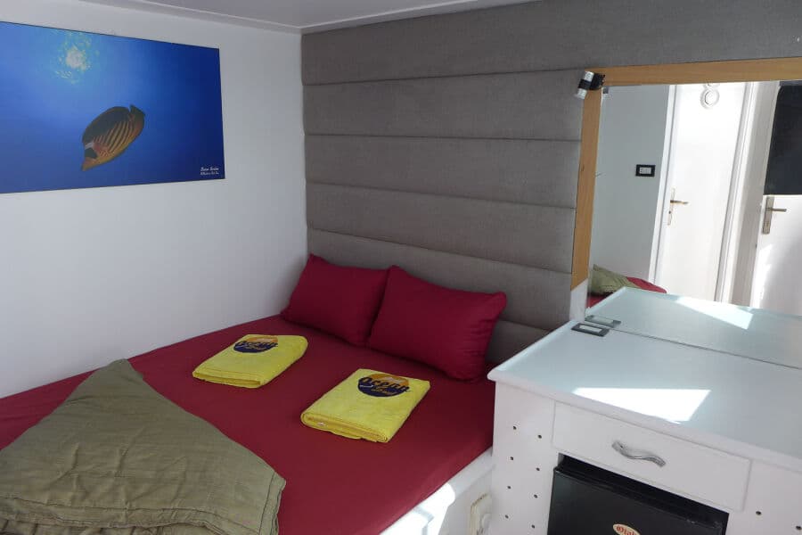 Double cabin (1 double bed) Upper Deck - image