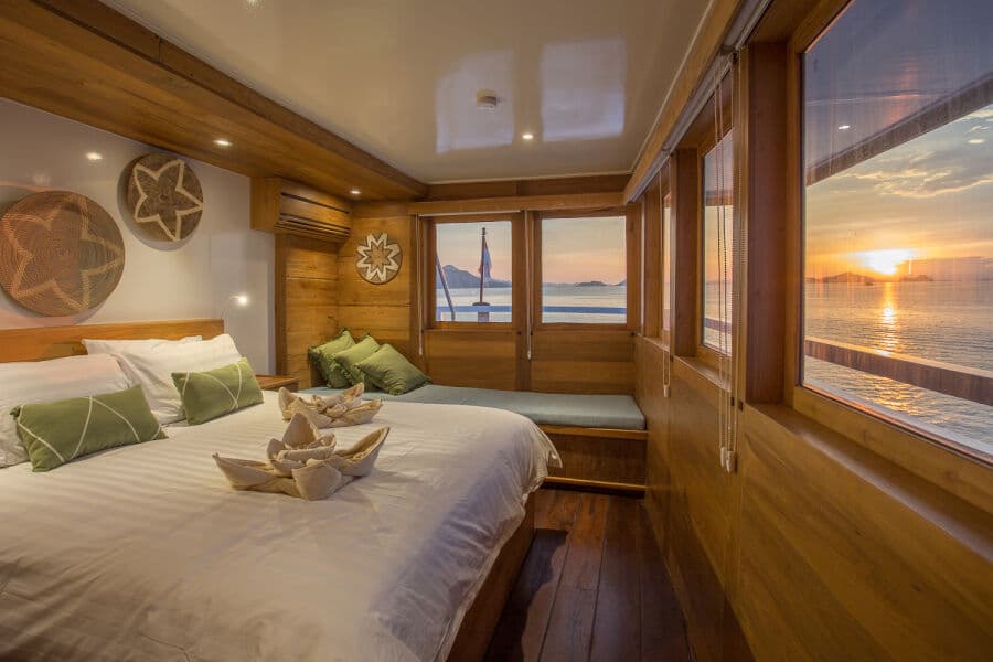 Double Upper Deck - image