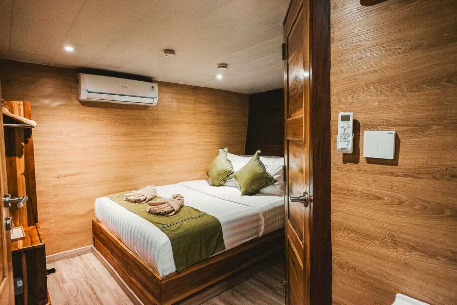 Classic Double (Cabins 5 & 6 - Fixed Double bed) Lower Deck - image