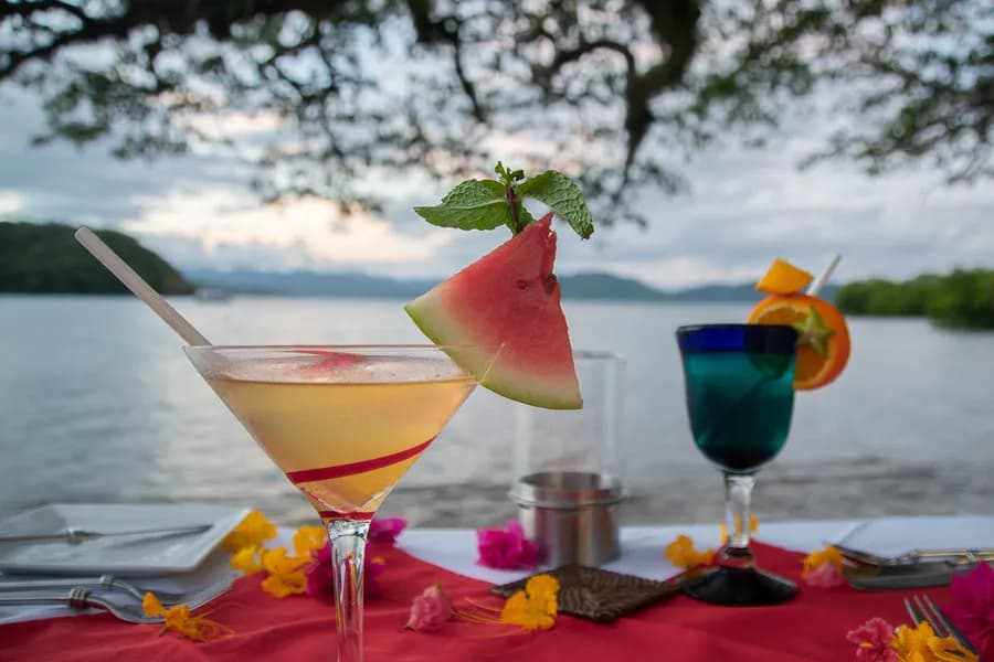 Cocktails Cocktails