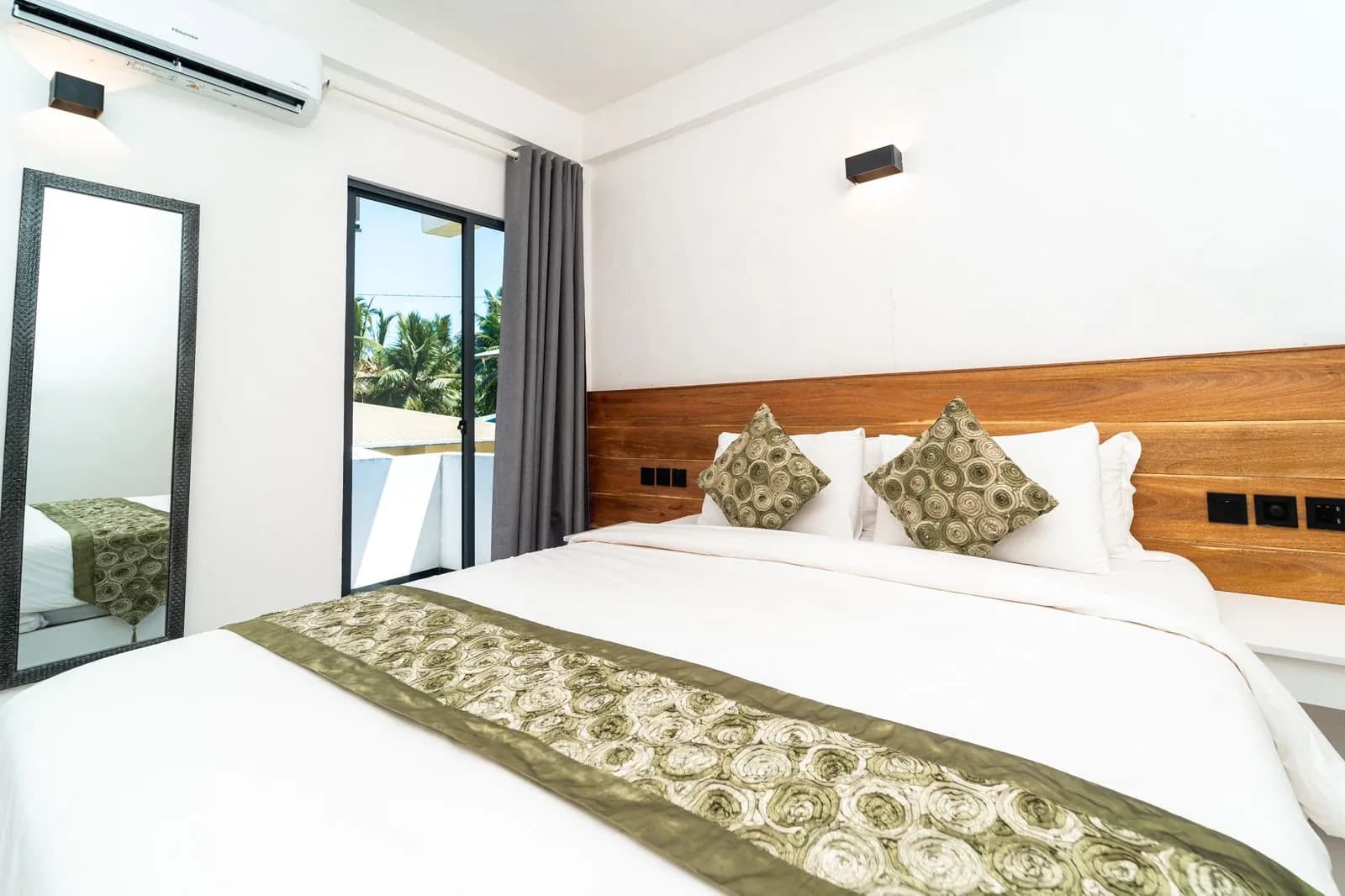 Spacious accommodation of the Deluxe Room Spacious accommodation of the Deluxe Room